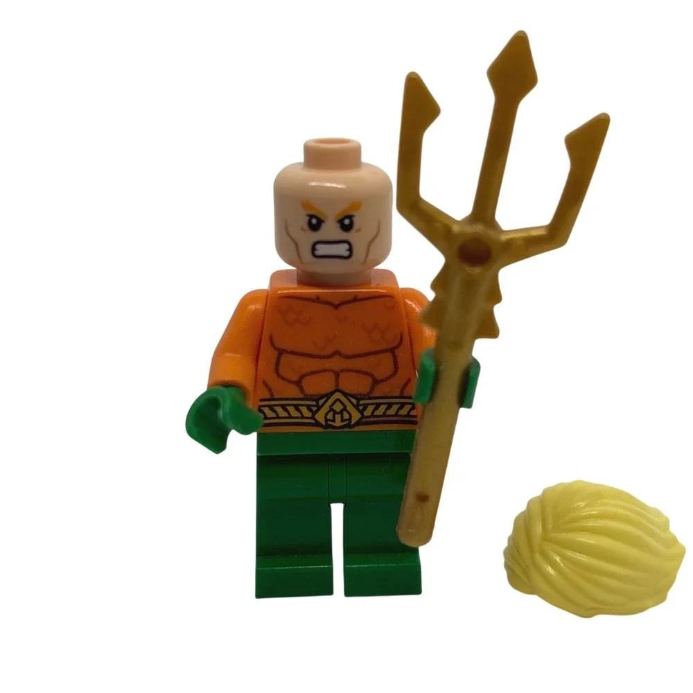 LEGO DC Super Heroes Aquaman Minifigure sh050 with Gold Trident Accessory